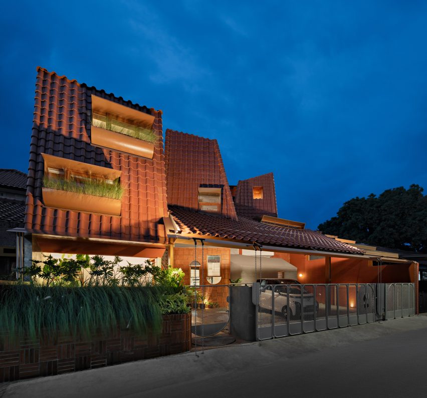 Exterior of Distracted House by Ismail Solehudin Architecture