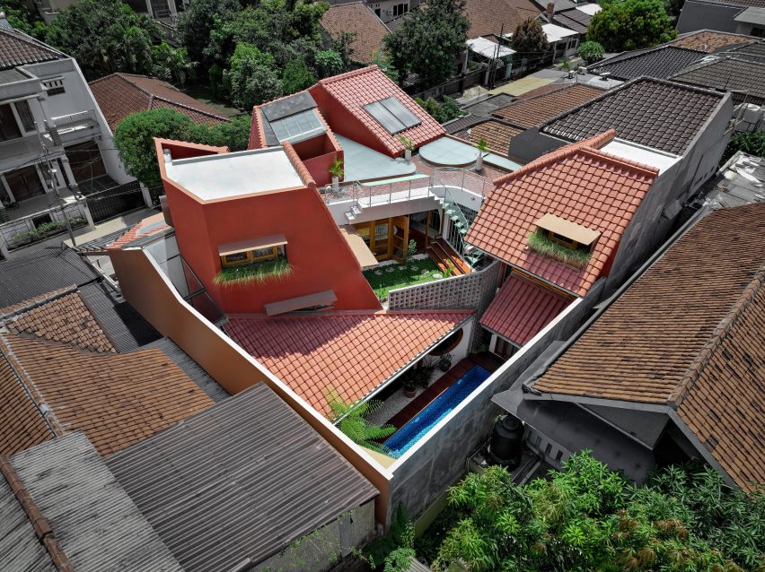 Distracted House by Ismail Solehudin Architecture
