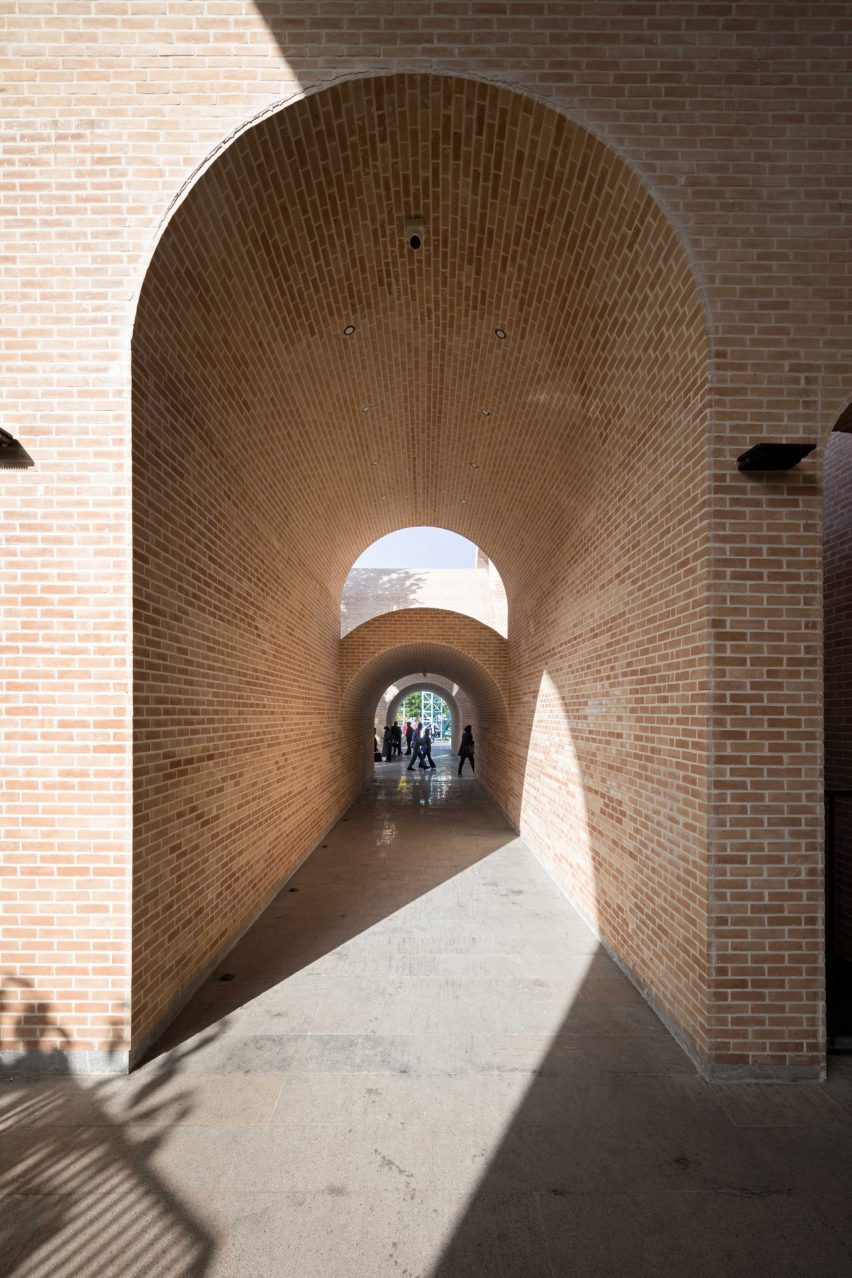 Vault arches in the Jahad Metro Plaza in Tehran