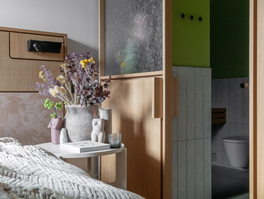 Coloured walls in the bathroom contrast the raw concrete of the main space
