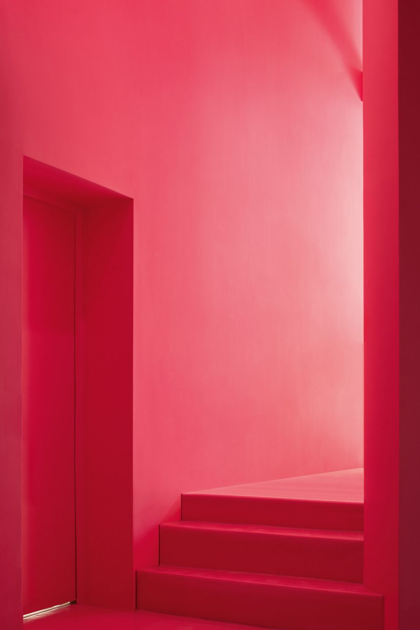 Monochrome pink interior