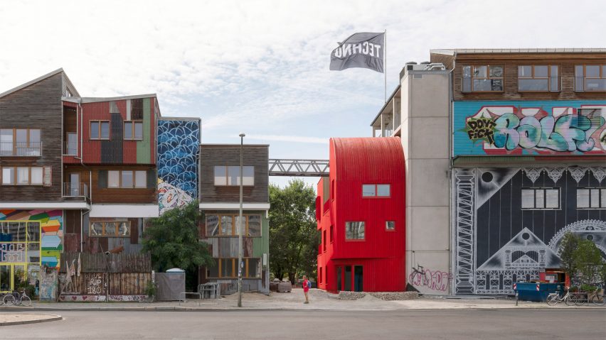Red timber Haus 2+ office building in Berlin by Office ParkScheerbarth