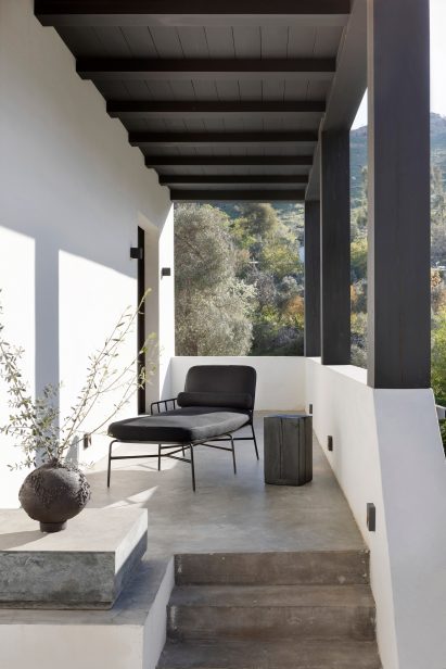 Palm daybed by Jean-Michel Wilmotte for Parla on a terrace