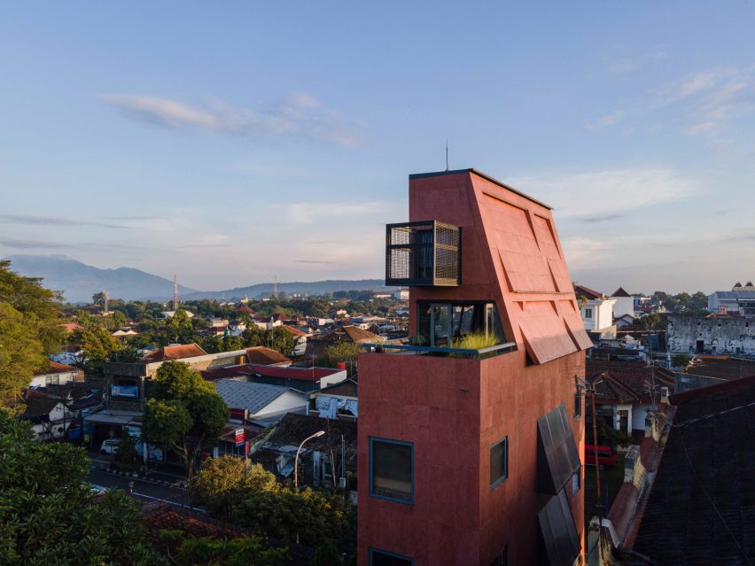 Exterior of PituRooms in Indonesia by Sahabat Selojene