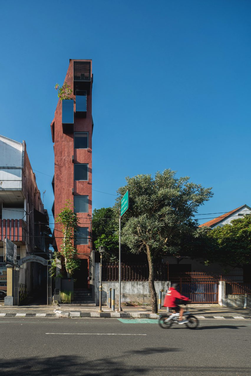 Exterior of PituRooms in Indonesia by Sahabat Selojene