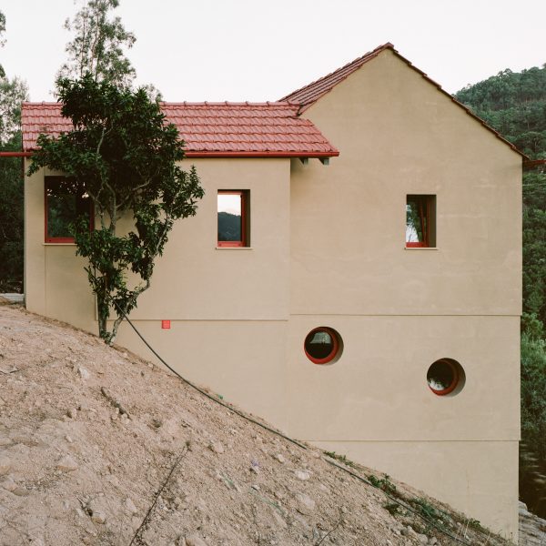 Home informed by brutalism in Porto by Atelier Local