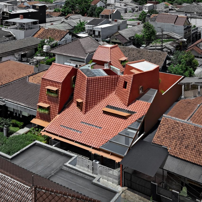Distracted House in Jakarta by Ismail Solehudin Architecture