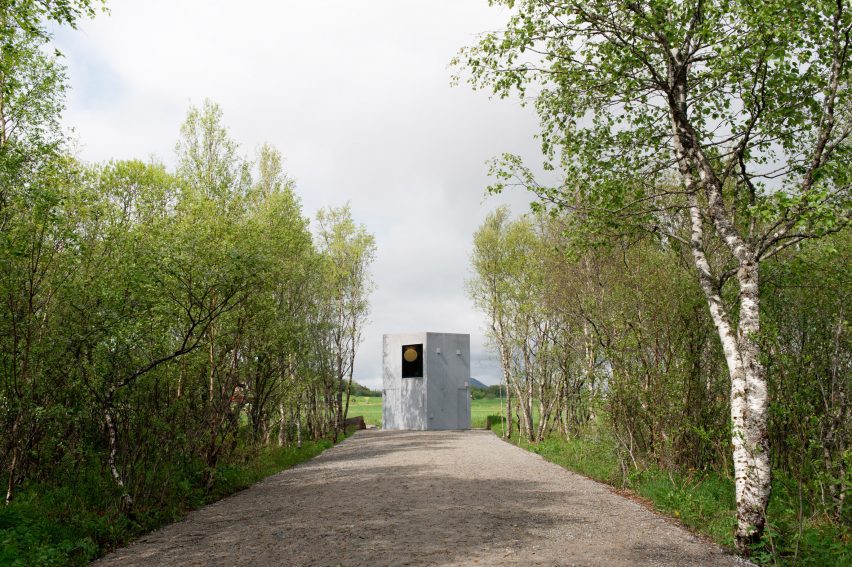 Aluminium-clad toilet in Norway
