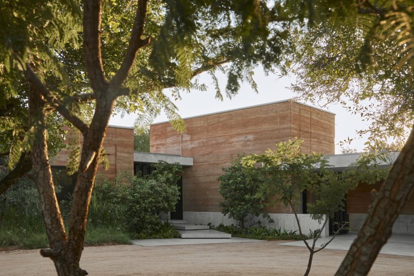 Tembo Tembo lodge by Studio Asai features rammed-earth walls