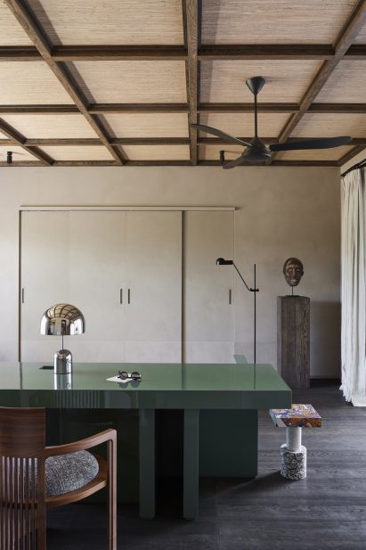 Library of Tembo Tembo lodge by Studio Asai