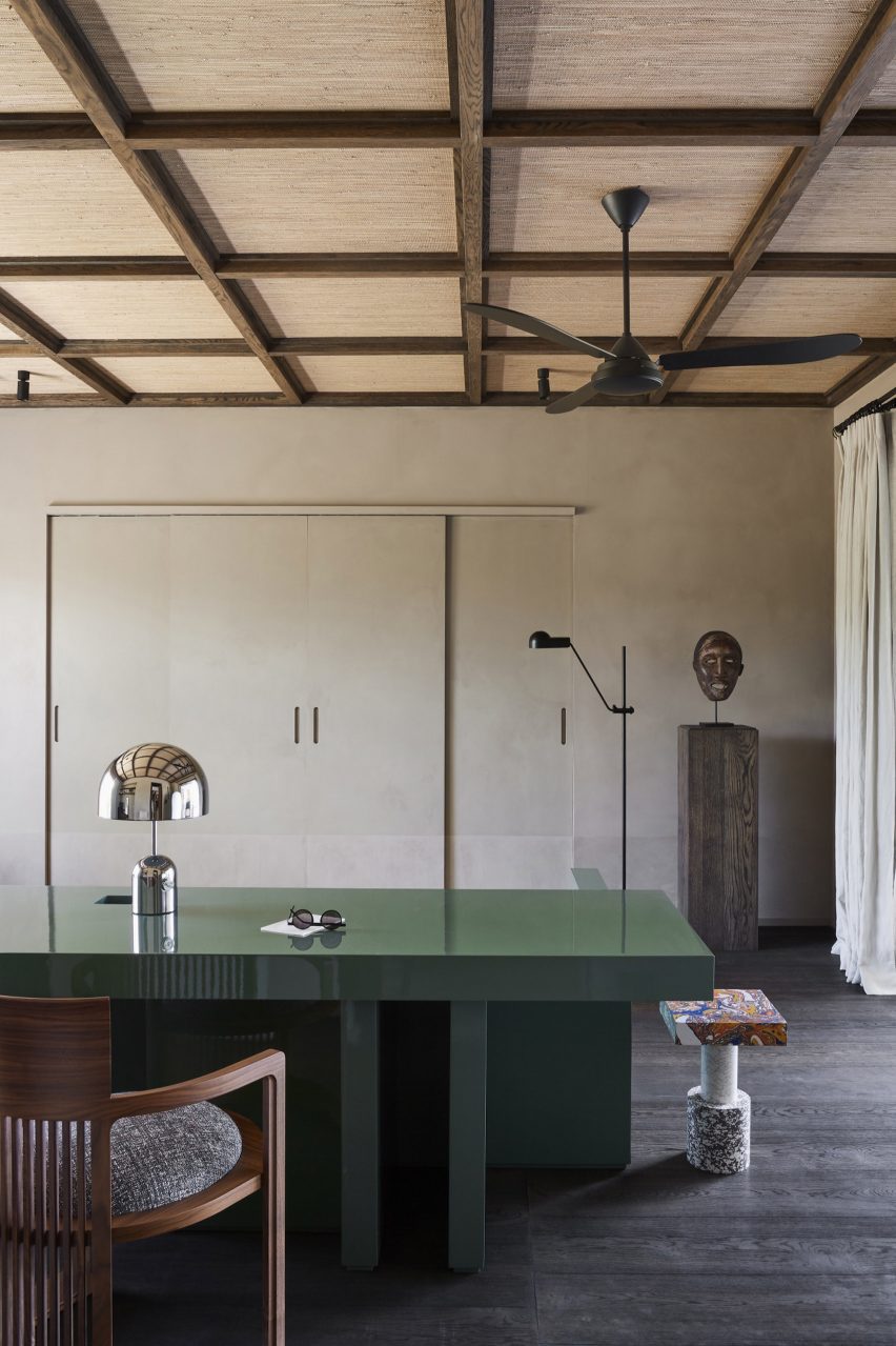 Library of Tembo Tembo lodge by Studio Asai