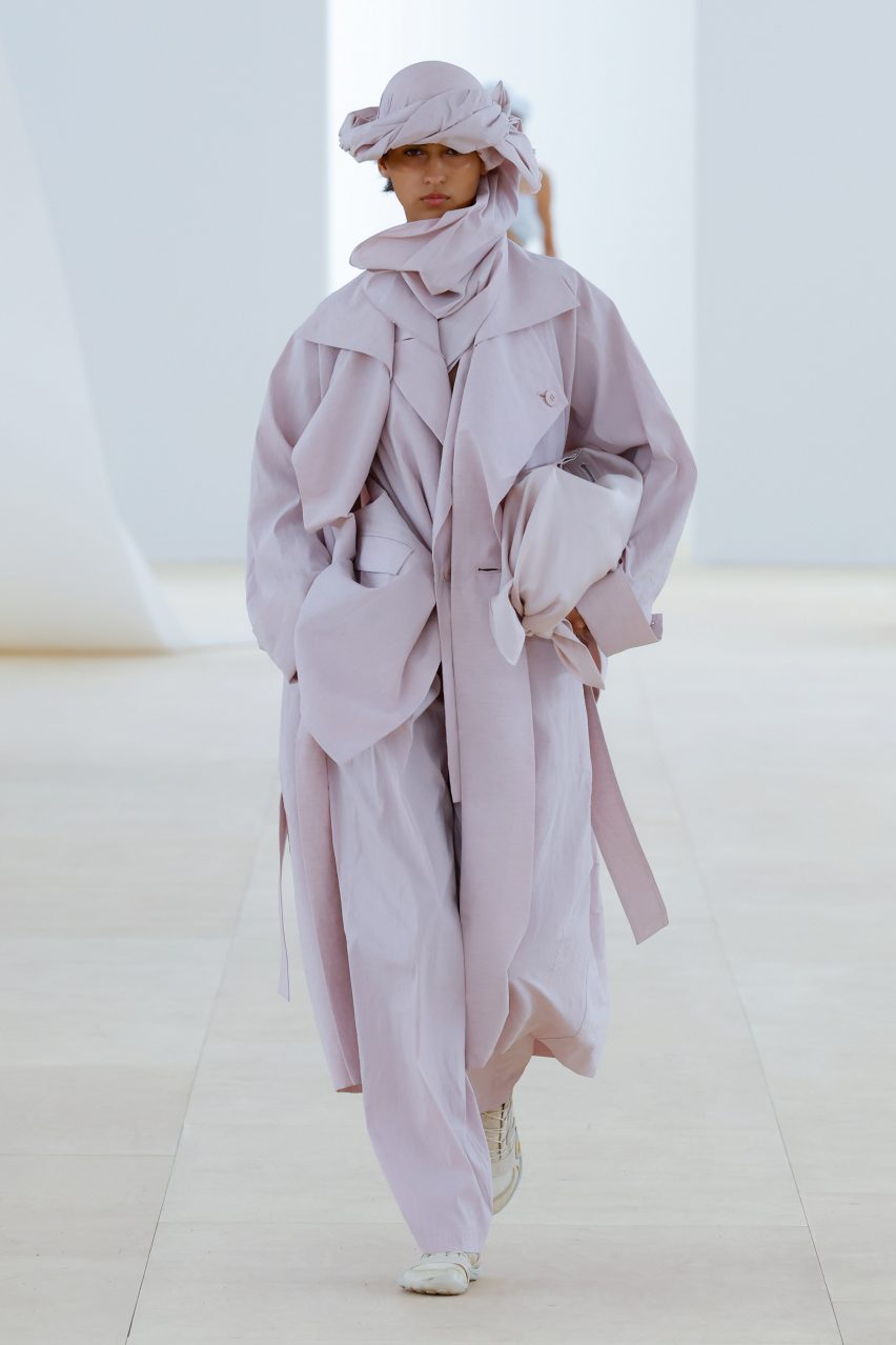 Fluid clothes at Paris Fashion Week show
