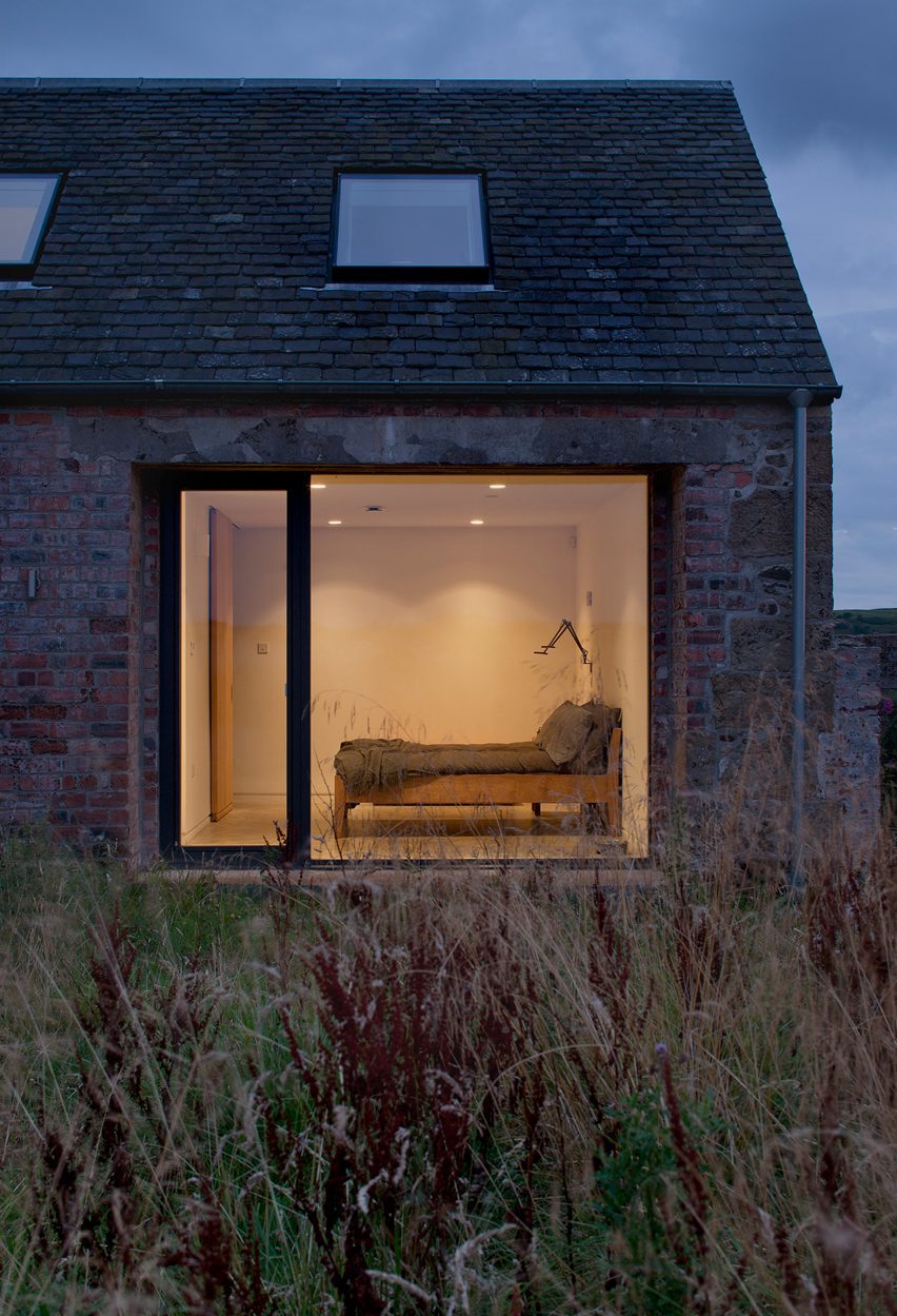 Exterior view of Ann Nisbet Studio's residential project