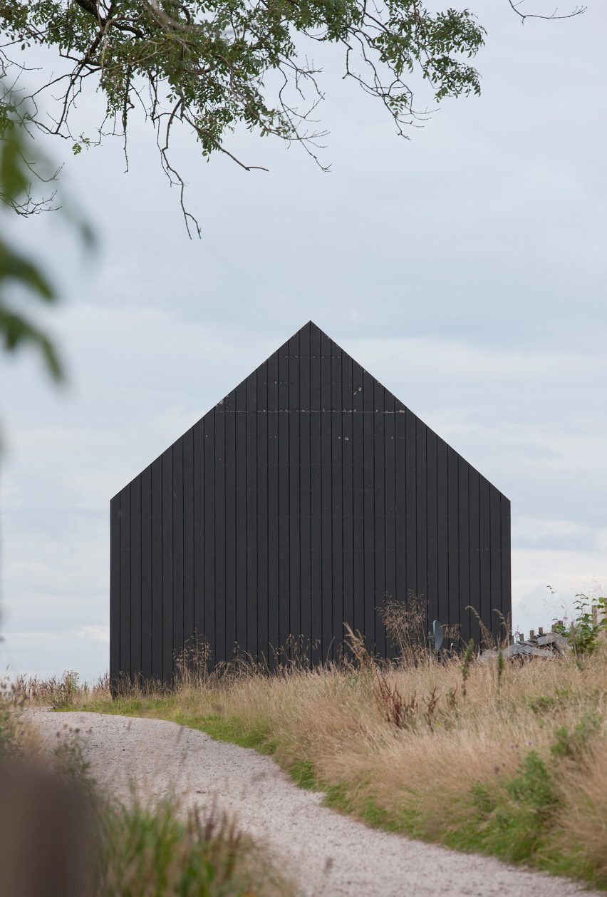 Exterior view of Ann Nisbet Studio's residential project