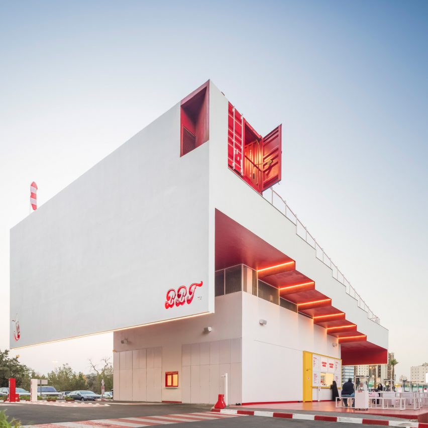 BBT Hilltop restaurant in Kuwait City by TAEP/AAP