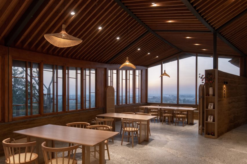 Timber interior of the Dapi Mountain Restaurant by Galaxy Arch