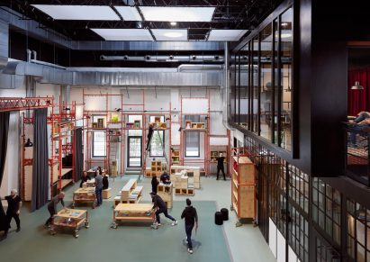 Industrial office building by De Winder Architekten