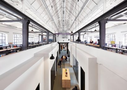 Industrial office building by De Winder Architekten