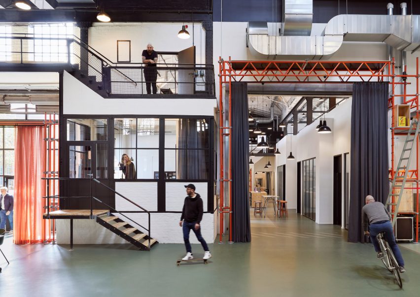 Industrial office building by De Winder Architekten