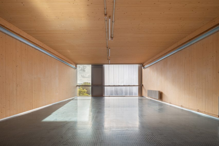 CLT interior of Workstack by dRMM