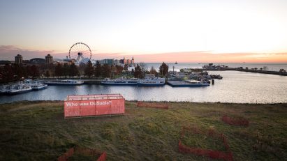 Carol Ross Barney pavilion with Chicago in the background