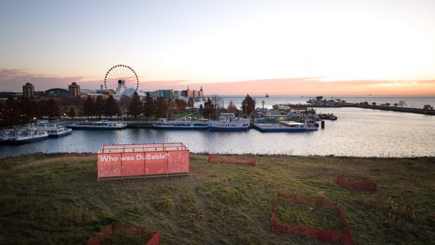 Carol Ross Barney pavilion with Chicago in the background
