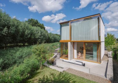 Edge House by Studio Prototype