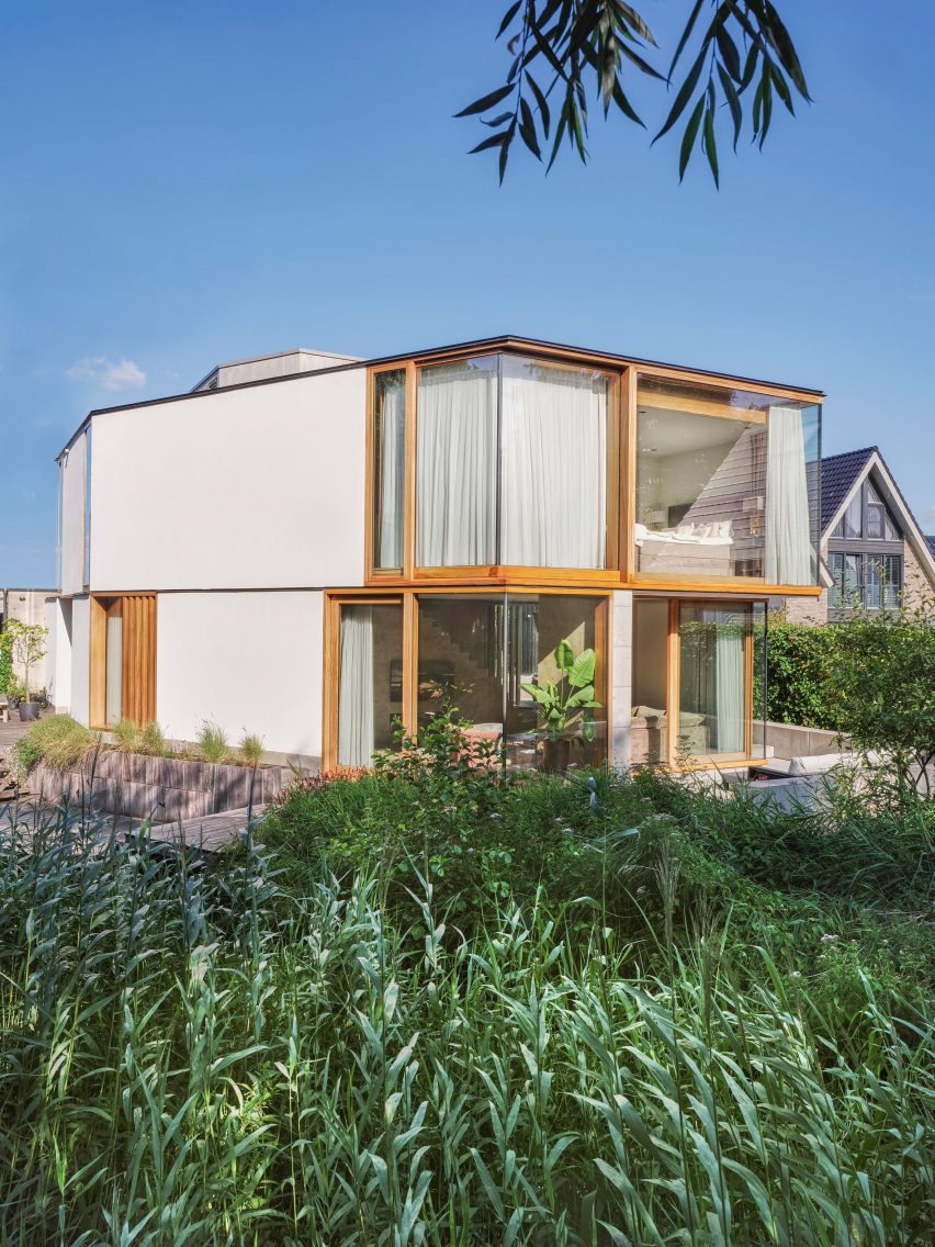 Edge House by Studio Prototype