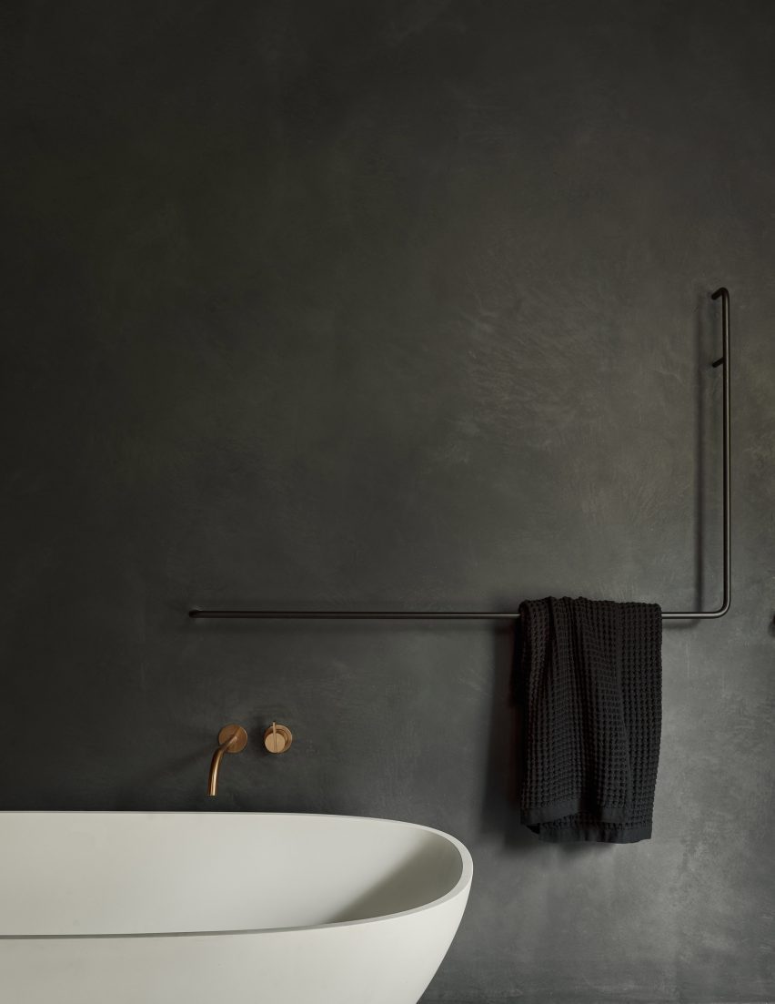 dark wash walls in bathroom