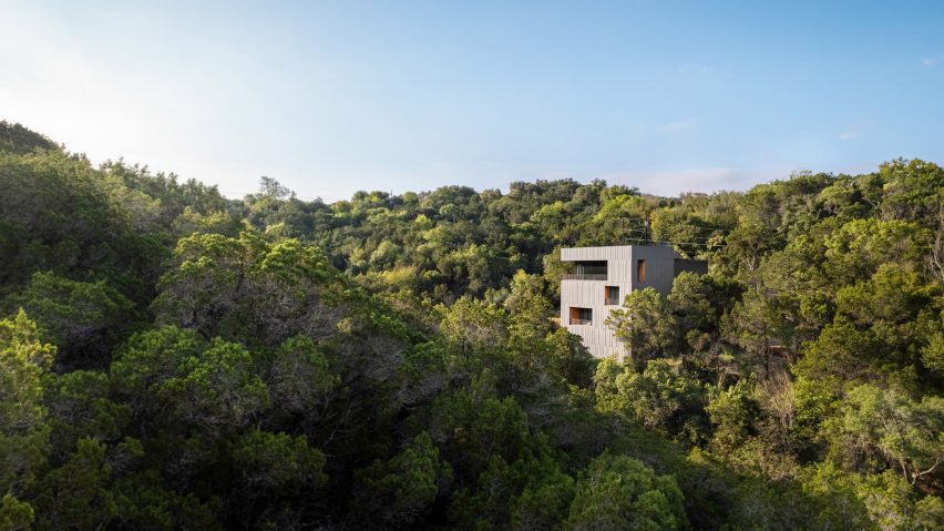 Falcon Ridge Residence by Alterstudio
