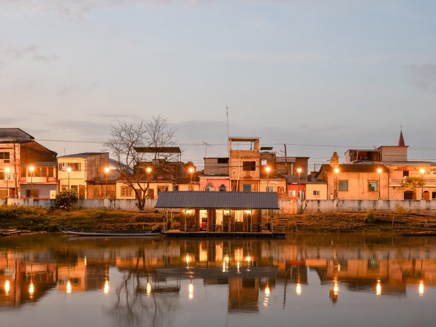 Floating house by Natura Futura and Juan Carlos Bamba