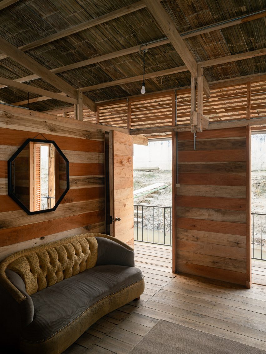 Floating house by Natura Futura and Juan Carlos Bamba