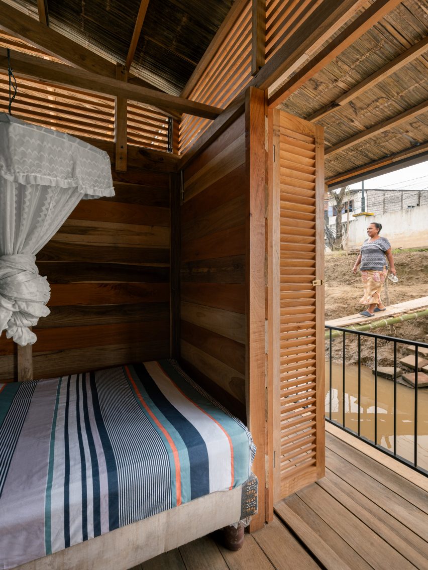 Floating house by Natura Futura and Juan Carlos Bamba