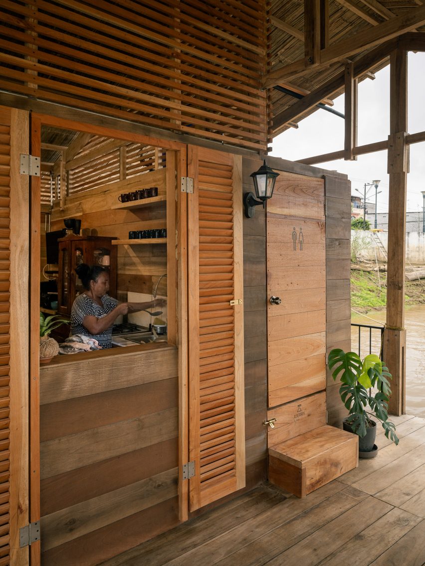Floating house by Natura Futura and Juan Carlos Bamba