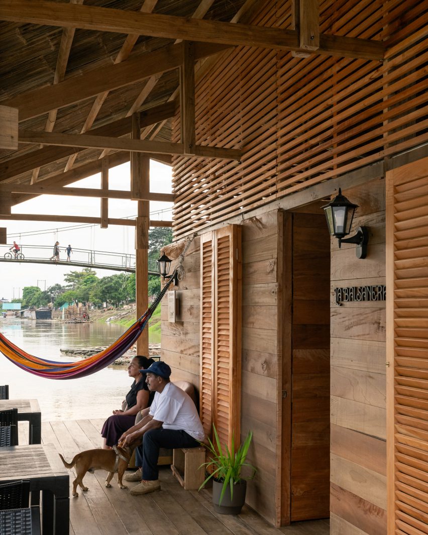 Floating house by Natura Futura and Juan Carlos Bamba