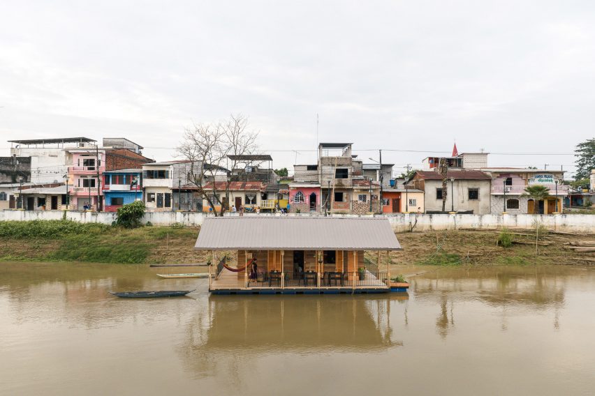 Floating house by Natura Futura and Juan Carlos Bamba