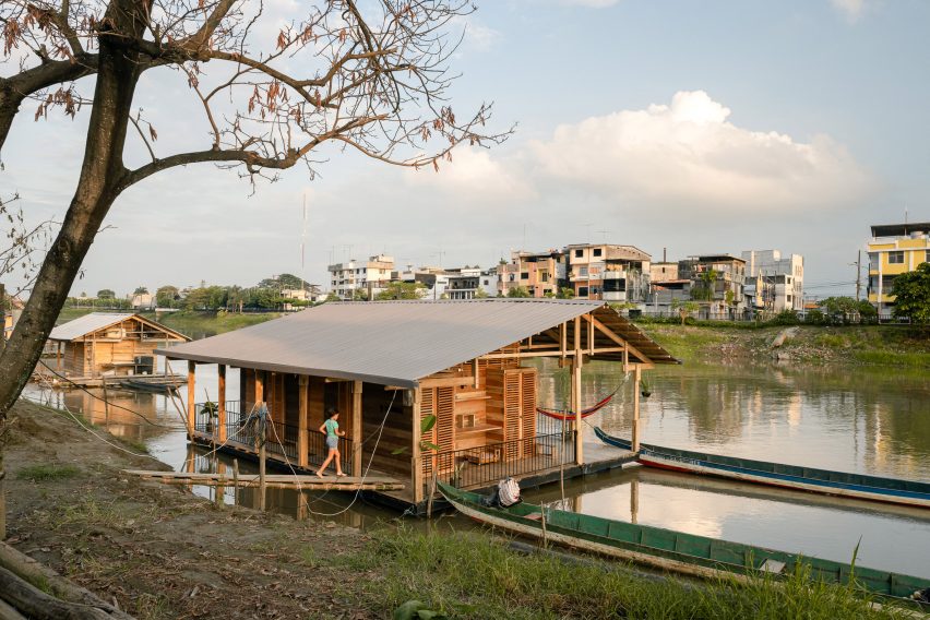 Floating house by Natura Futura and Juan Carlos Bamba