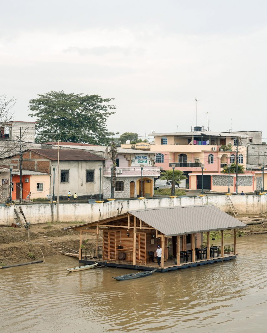 Floating house by Natura Futura and Juan Carlos Bamba