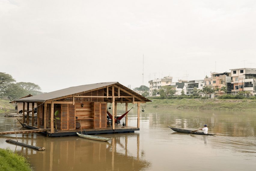 Floating house by Natura Futura and Juan Carlos Bamba