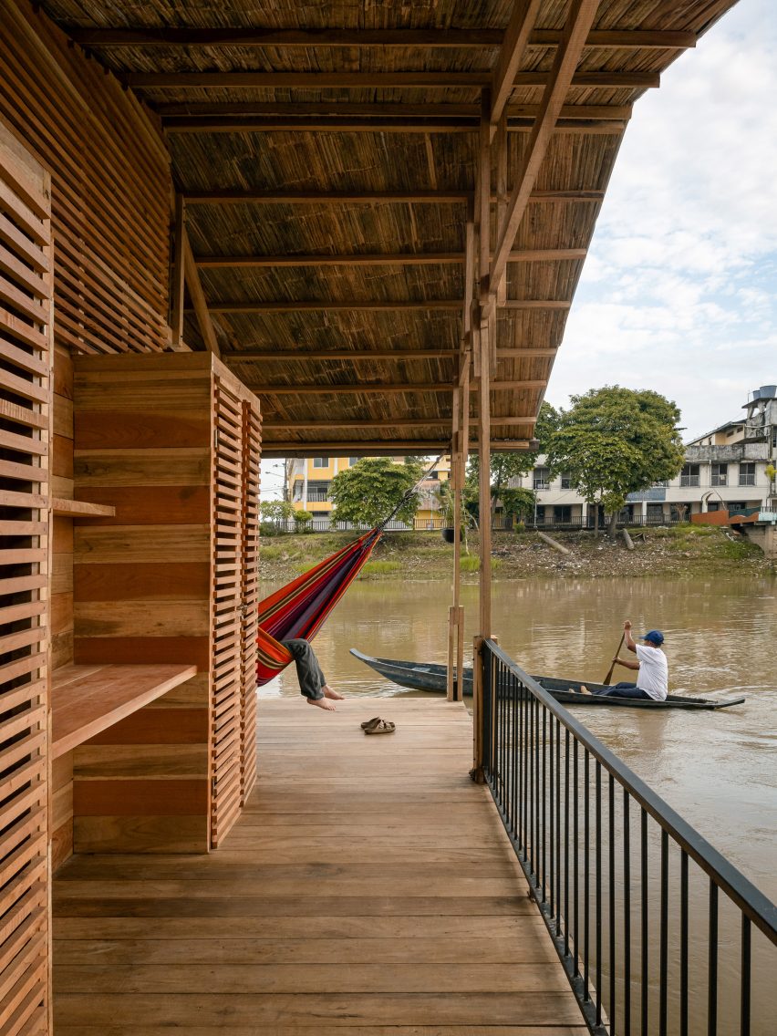 Floating house by Natura Futura and Juan Carlos Bamba