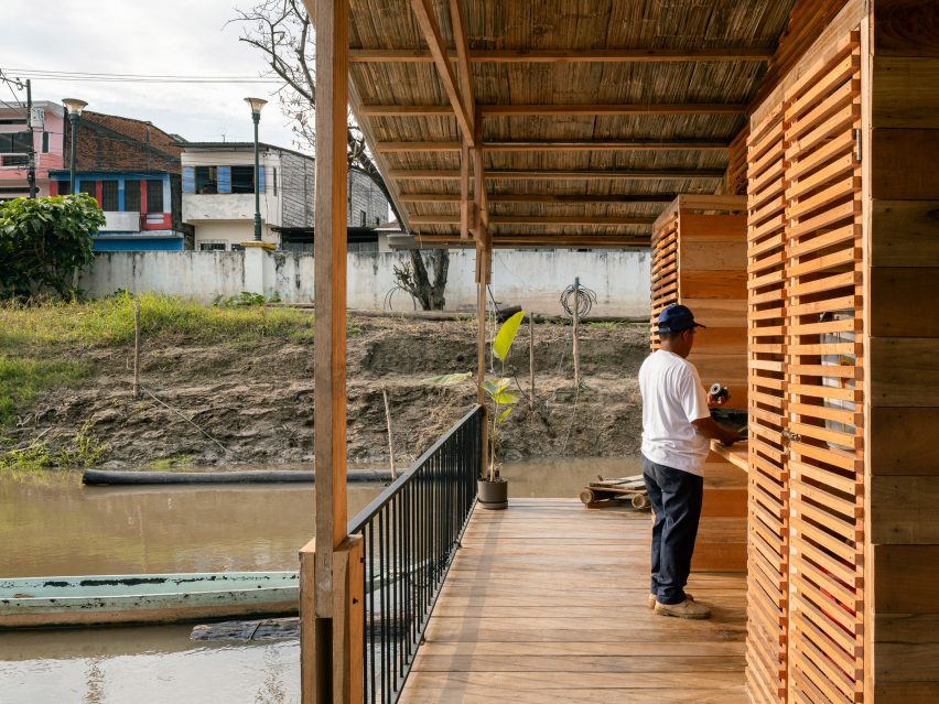 Floating house by Natura Futura and Juan Carlos Bamba