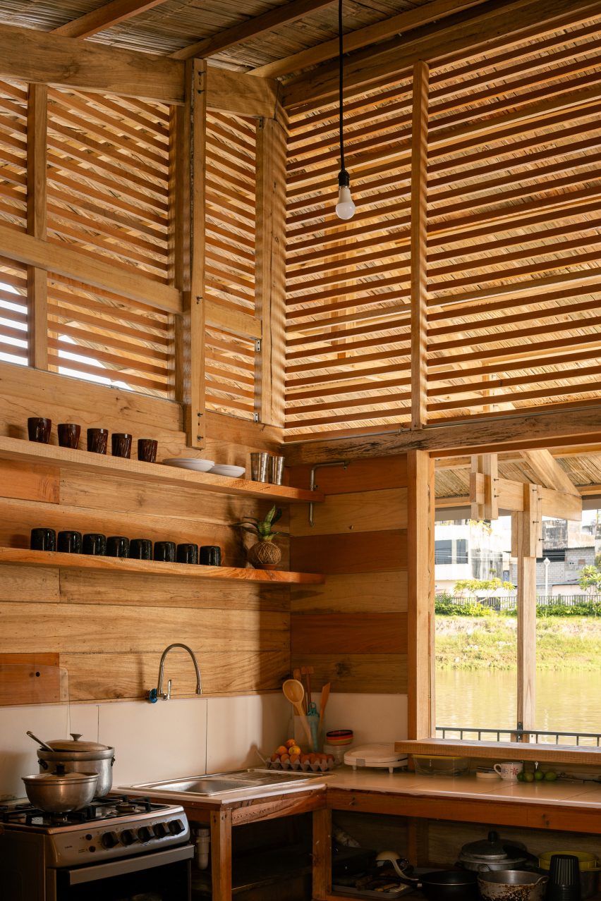 Floating house by Natura Futura and Juan Carlos Bamba
