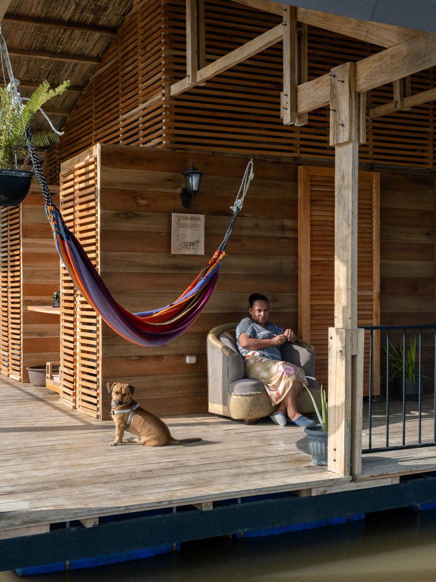 Floating house by Natura Futura and Juan Carlos Bamba