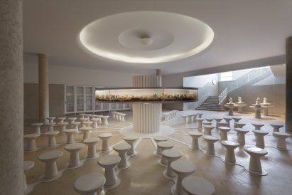 Installation within the rationalist architecture of a 1937 building