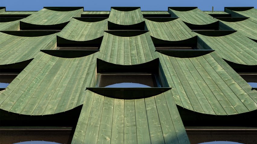 Green timber clad office in Norway by Oslotre