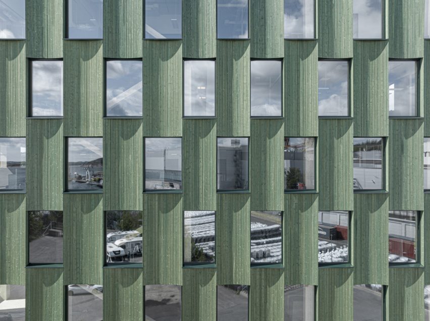 Green timber clad office in Norway by Oslotre