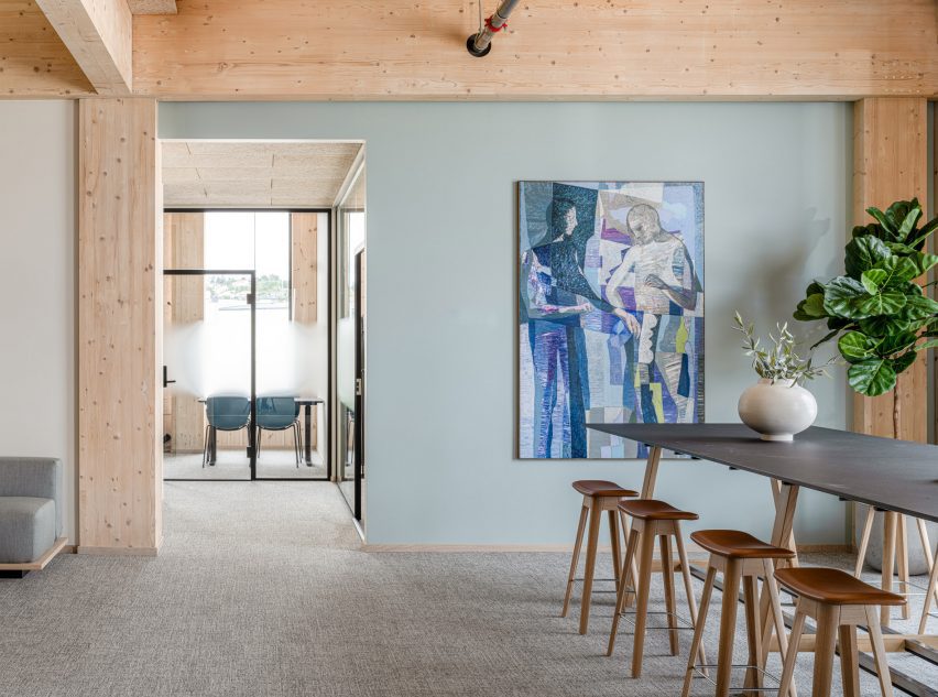 Green timber clad office in Norway by Oslotre
