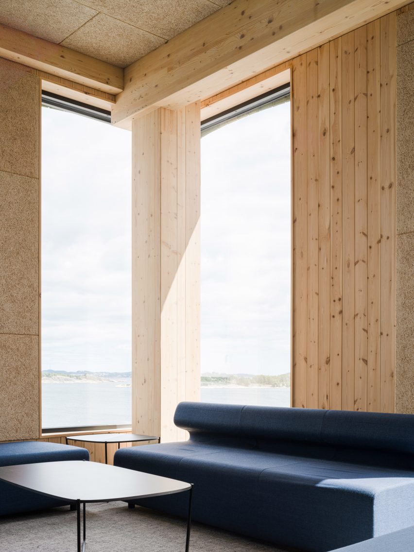 Green timber clad office in Norway by Oslotre