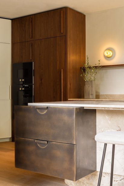 Kitchen of Dutch home by Barde vanVoltt