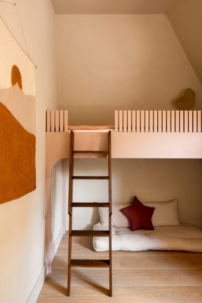 Children's bedroom inside Dutch home by Barde vanVoltt
